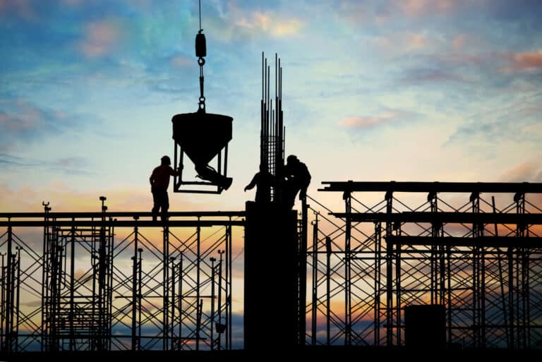 silhouette van mensen aan het werk in de bouw